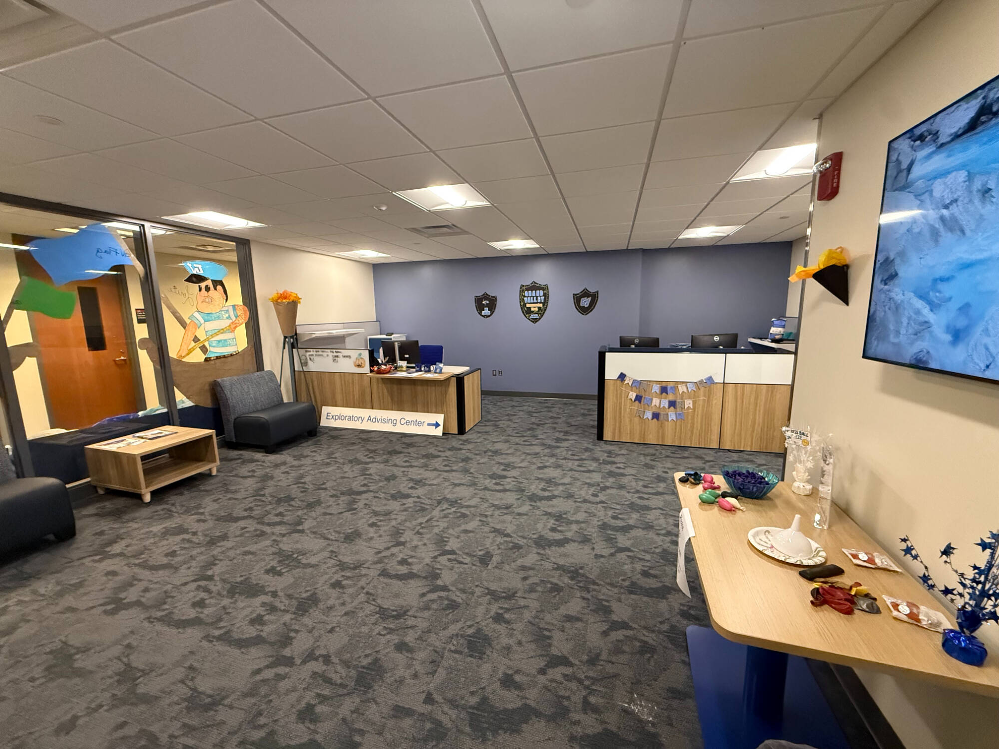 Exploratory Advising Center office decor